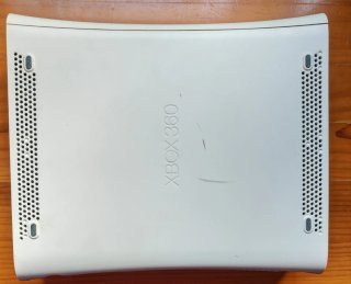 Xbox 360 blanca con mando y cables