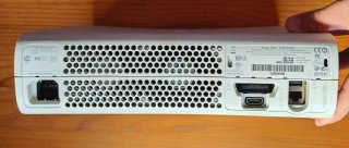 Xbox 360 blanca con mando y cables