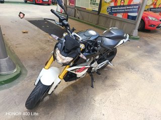 BMW G310R 2017 Negra y Blanca