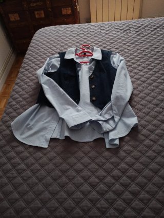 Conjunto Camisa y Chaleco