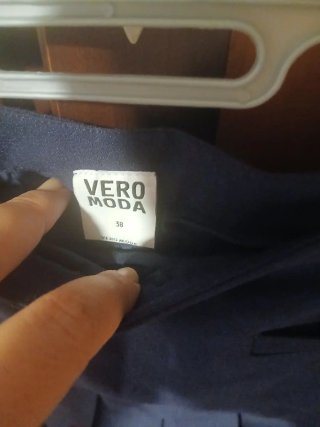 Falda corta plisada azul