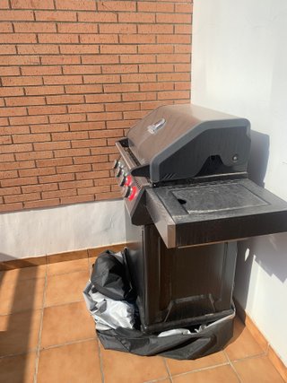 Barbacoa Gas 4 Fuegos Negra y Plateada