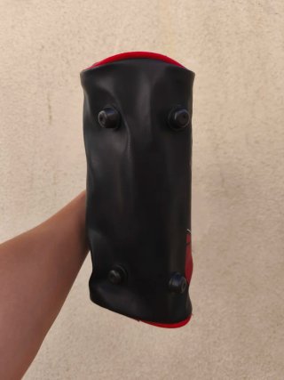 Bolso de mano Pucca negro y rojo