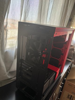 Caja NZXT H710 Negra y Roja