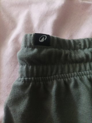 Pantalón corto deportivo verde
