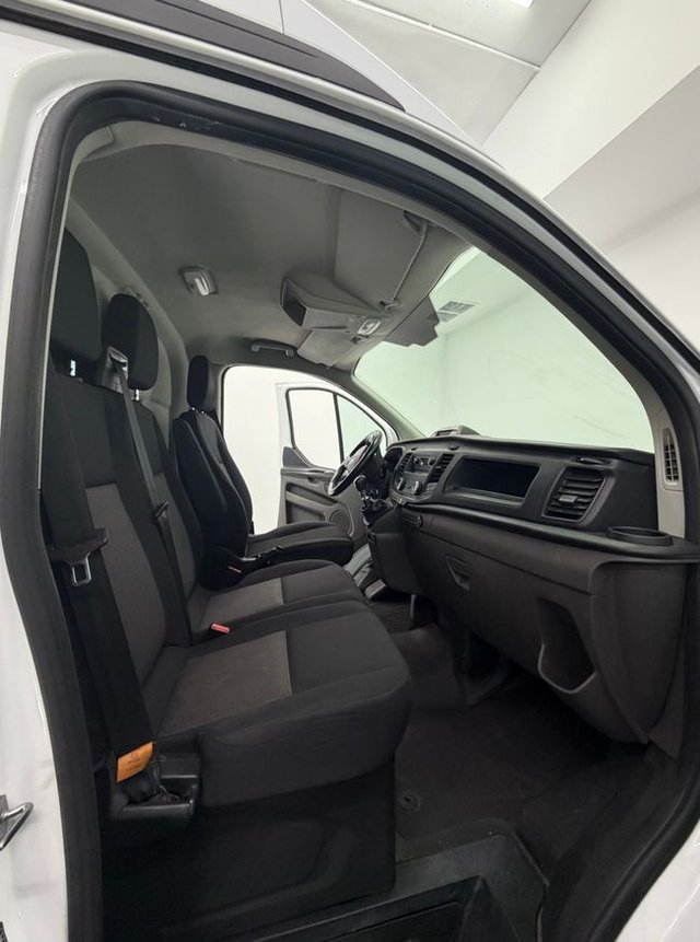 Ford Transit Custom 2.0 TDCI 77 KW 320 AMBIENCE KOMBI SWB (105cv)