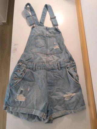 Peto vaquero corto desgastado