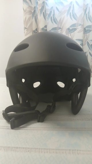 Casco Negro STRENTΔO Patinete
