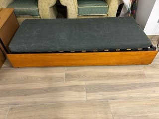 Somier bajo cama con patas y ruedas