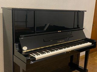Piano Vertical Yamaha YUX (1982)