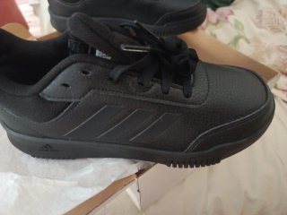 Zapatillas Adidas tensaur Niño T36,5 Negras