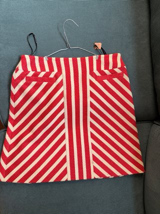 Falda Karen Millen roja y blanca