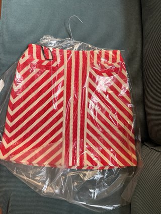 Falda Karen Millen roja y blanca