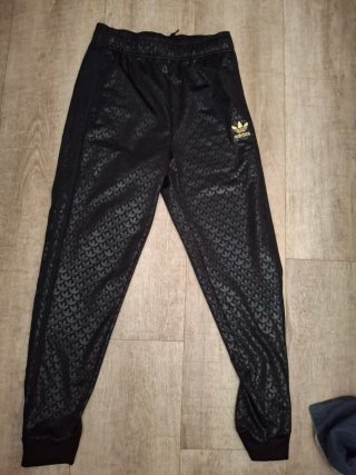 Conjunto Adidas Negro y Dorado