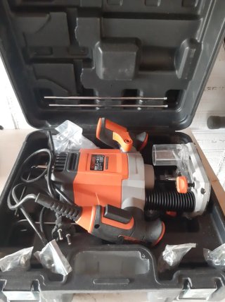 Fresadora Black+Decker 1200W + 6 fresas