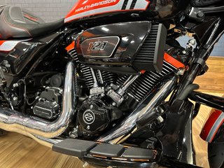 Harley-Davidson Street Glide CVO 121
