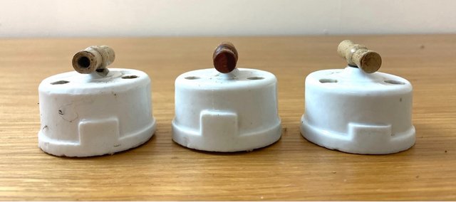 Interruptor Cerámica y Madera Antiguo