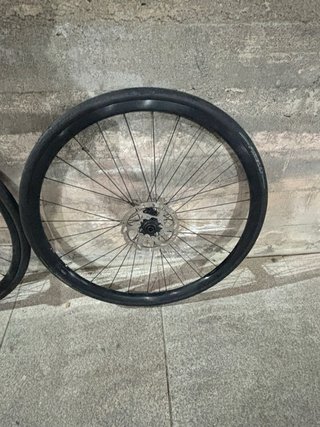 Set di ruote per bici da strada con freni a disco
