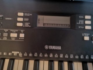 Yamaha PSR-E363 casi nuevo + soporte + banco GUIL