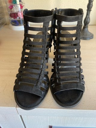 Sandalias Graceland Negras Abotinadas.