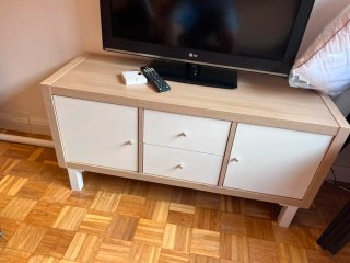Mueble TV madera y blanco