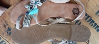 Sandalias planas mujer. conchas y abalorios t.40