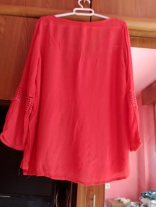 Blusa coral con crochet