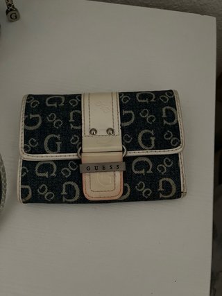 Bolso y monedero Guess beige y plateado