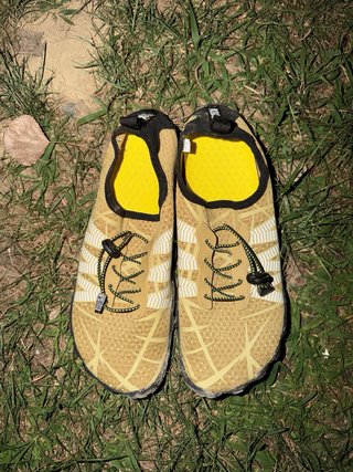 ESCARPINES ACUÁTICOS UNISEX EN MUY BUEN ESTADO
