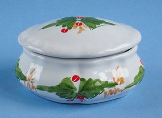 Joyero de porcelana con diseño floral