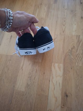 Zapatillas Vans Negras y Blancas
