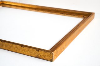 Marco de madera dorado antiguo