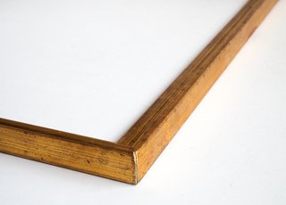 Marco de madera dorado antiguo