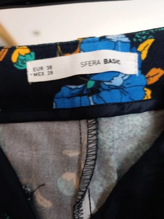 Pantalón corto Sfera estampado floral T.38