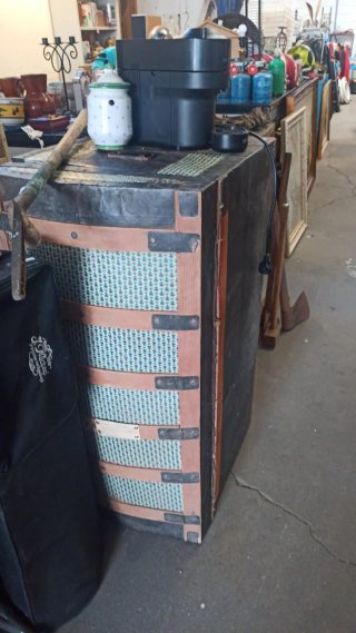 Se vende Baúl antiguo de madera y metal 100€