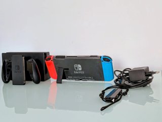 Nintendo Switch V2  + Funda Protectora Rígida