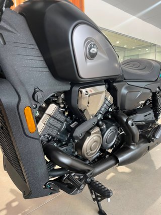 QJ Motor SRV 600V Custom