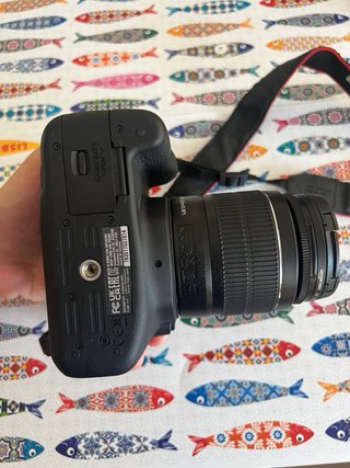Canon EOS 2000D Kit + Accesorios
