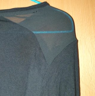 Blusa Camiseta Inside S hombros transparentes