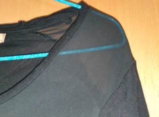 Blusa Camiseta Inside S hombros transparentes