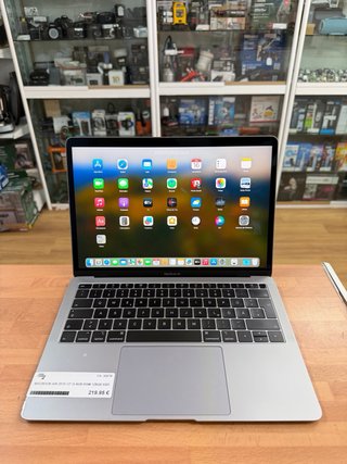 MacBook Air 2019 13” i5 8GB 128GB SSD