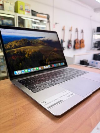 MacBook Air 2019 13” i5 8GB 128GB SSD