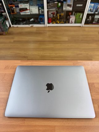 MacBook Air 2019 13” i5 8GB 128GB SSD