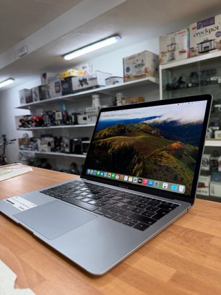 MacBook Air 2019 13” i5 8GB 128GB SSD