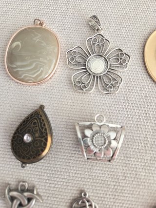 Lote 9 Colgantes Metal Dorado y Plateado