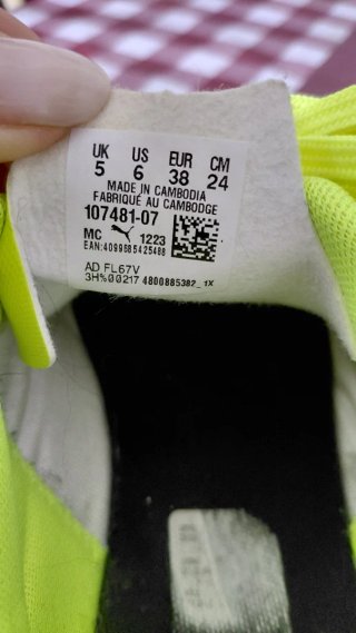 Botines de fútbol Puma verde y negro