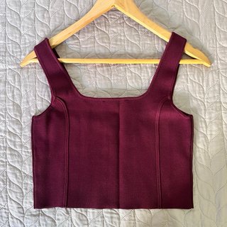 Top corto elástico Zara granate Talla L