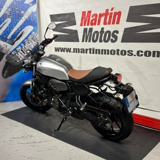 YAMAHA XSR700