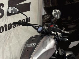 YAMAHA XSR700