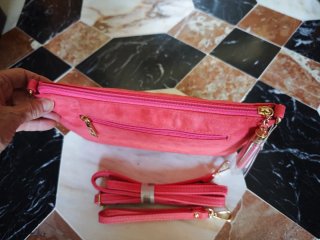 BOLSO CLUTCH CORAL NUEVO CON CORREA